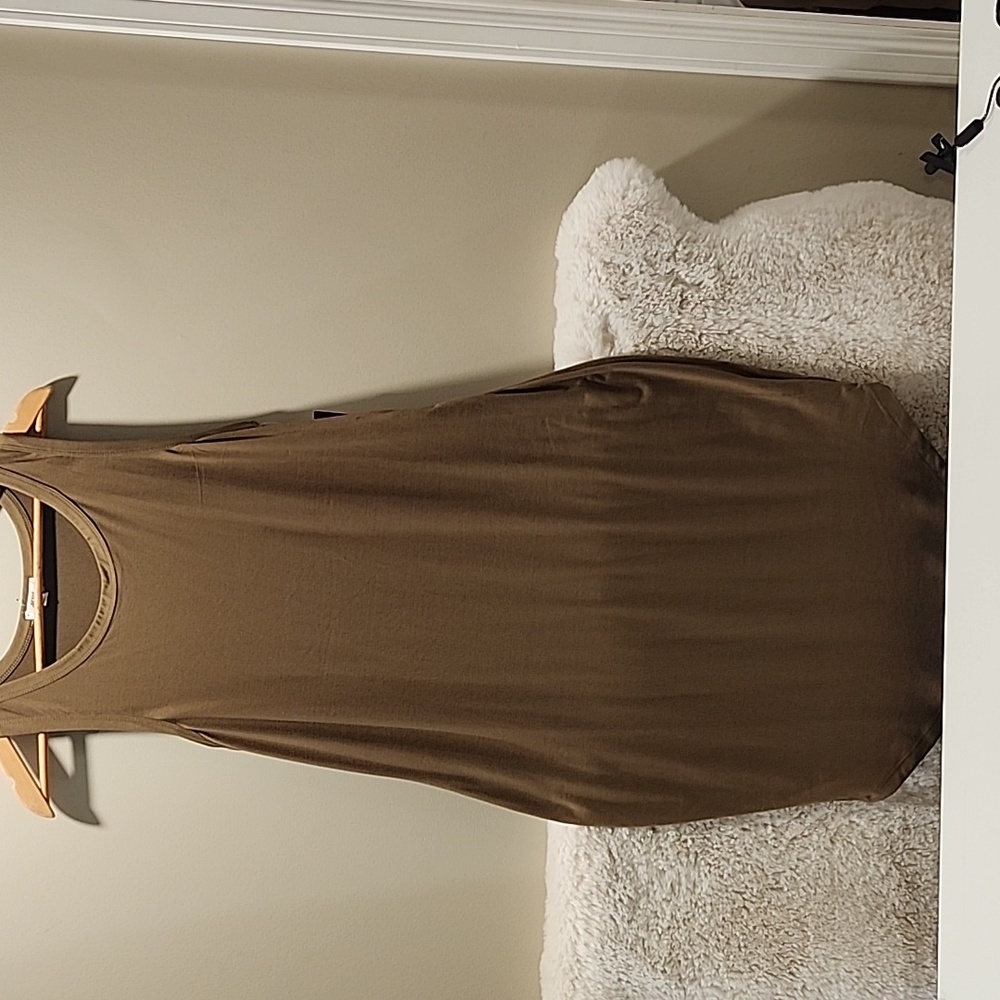2 dresses - Picture 2 of 5
